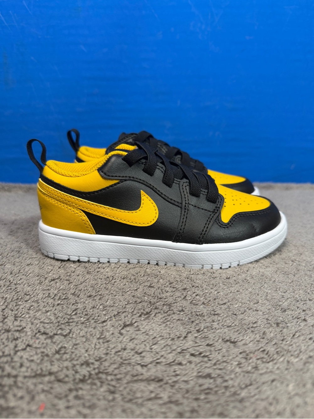 Jordan 1
Low
Yellow Ochre 
PS ALT
Brand new - Picture 3 of 11